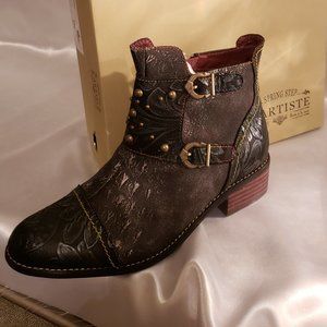 L'Artiste by Spring Step Ankle Boots - Nailhead, 10 M